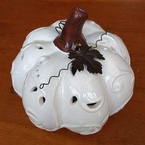 Ceramic light-up pumpkin